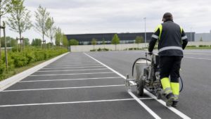 Parkplatzmarkierung in Petershagen-Eggersdorf: Sicherheit und Struktur für Verkehrsflächen